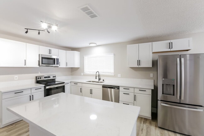 Photo - 205 Steeler Dr