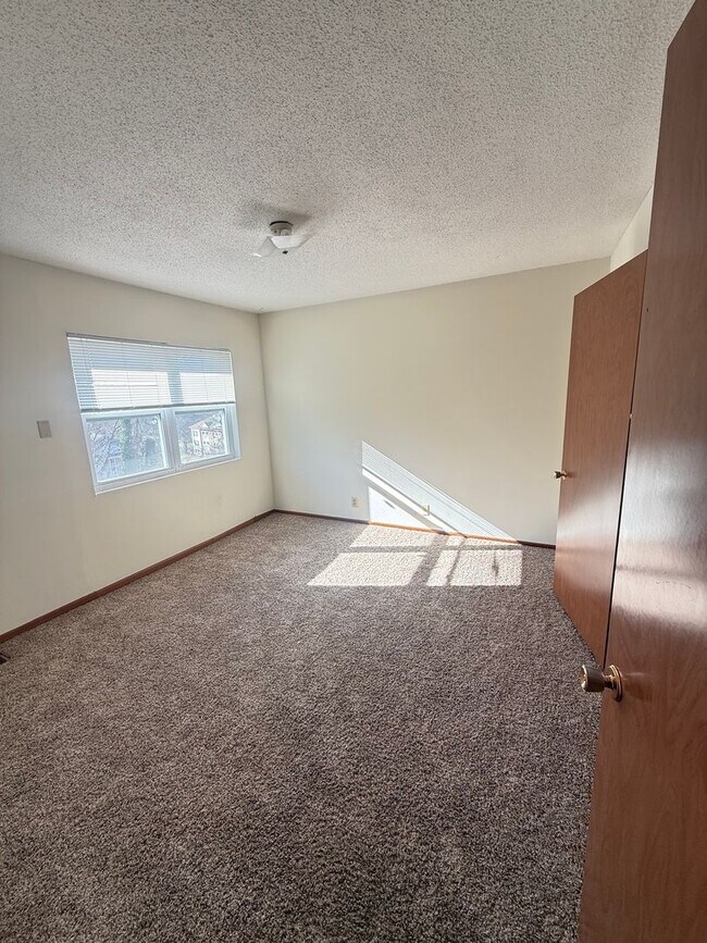 Photo - West Knoxville 37919 - 2 bedroom, 1.5 bath apartment in West Knoxville - Contact Lisa Vineyard an...