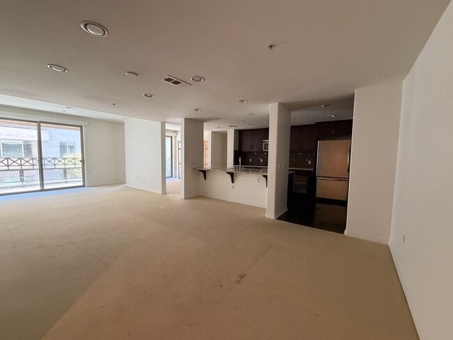 931 E Walnut St Unit 931 Walnut 409