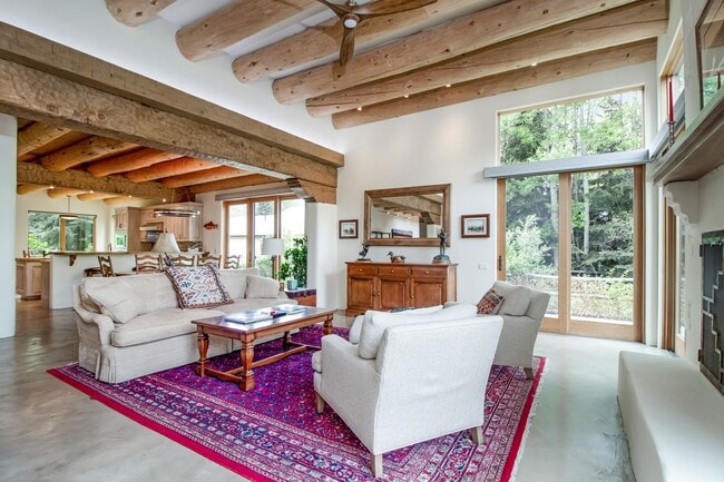 Building Photo - Sun Valley Home, Fully Furnished and Move-in Ready