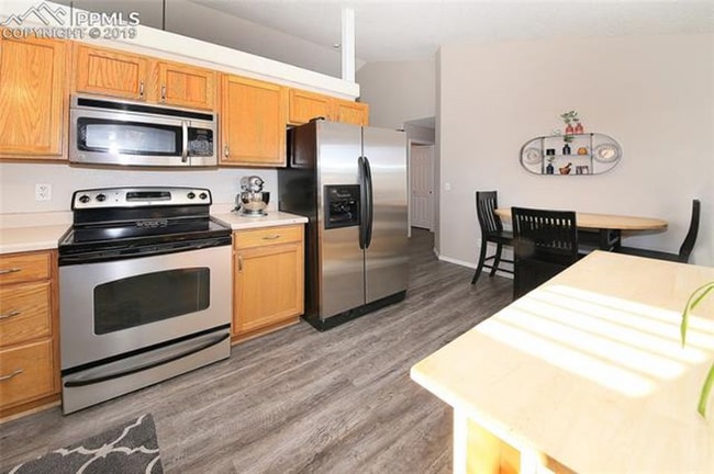 2220 Lisa Dr