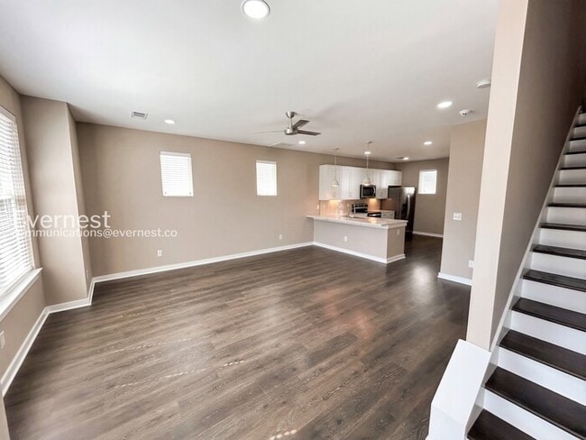 Photo - 305 Jeffries Wy