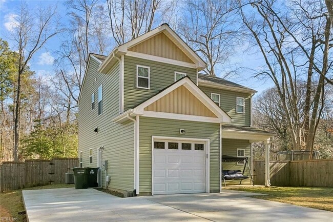 Photo - 707 Goosley Rd House