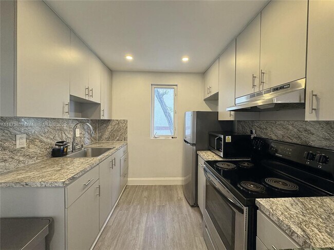 Photo - 174 NE 55th St Unit Upstairs