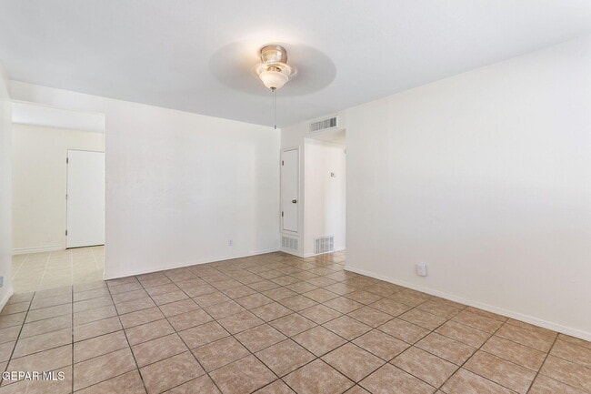 Photo - 10060 Kellogg St