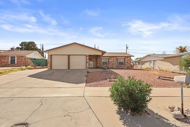 Beautiful brick home in the Vista Del Sol ... - Beautiful brick home in the Vista Del Sol ...