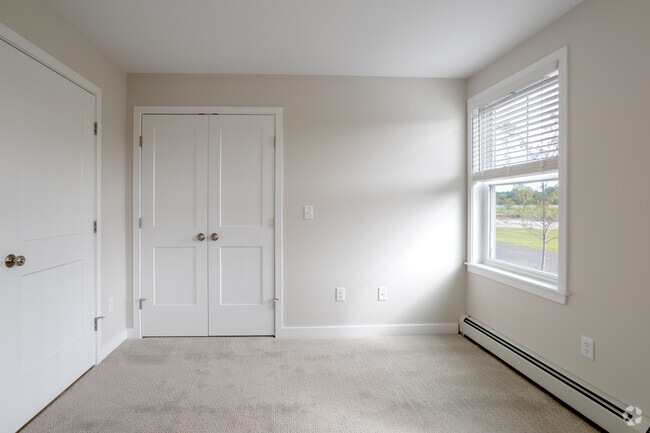 2BR, 1BA, 986sf - Pine Point