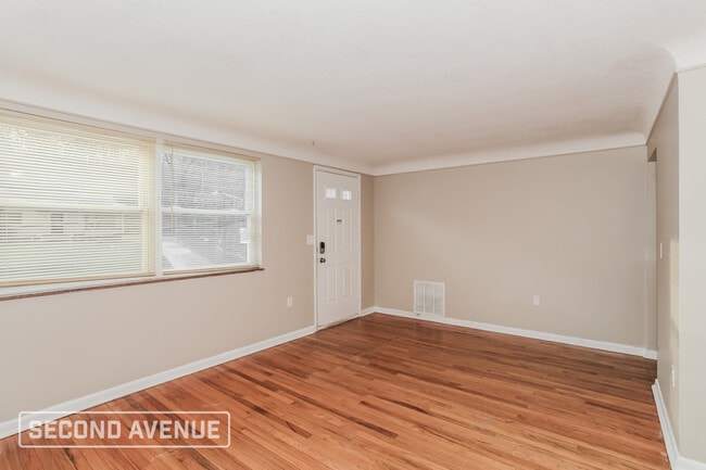 Photo - 550 Fairbanks Ave