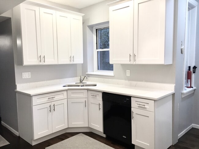 Photo - 3253 N Kenmore Ave Unit 2
