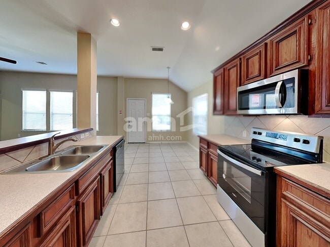 Photo - 2113 Breezeway Ln
