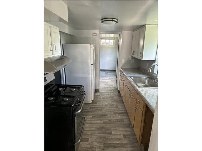 Photo - 542 Hazel St N