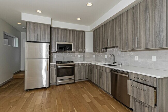 Photo - 4315B SW Frontenac St