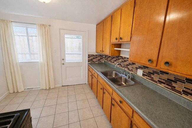 Photo - Charming 2-Bedroom Denver Apartment – Bright Living Space & Great Layout