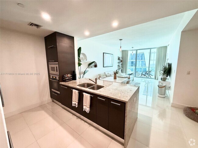 Building Photo - 900 Biscayne Blvd Unit 3110 Rental