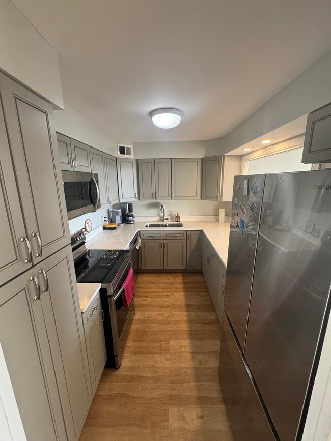 Stainless steel appliances - 4800 S Chicago Beach Dr Unit 1102N