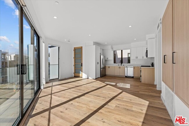 Photo - 12777 Zanja St