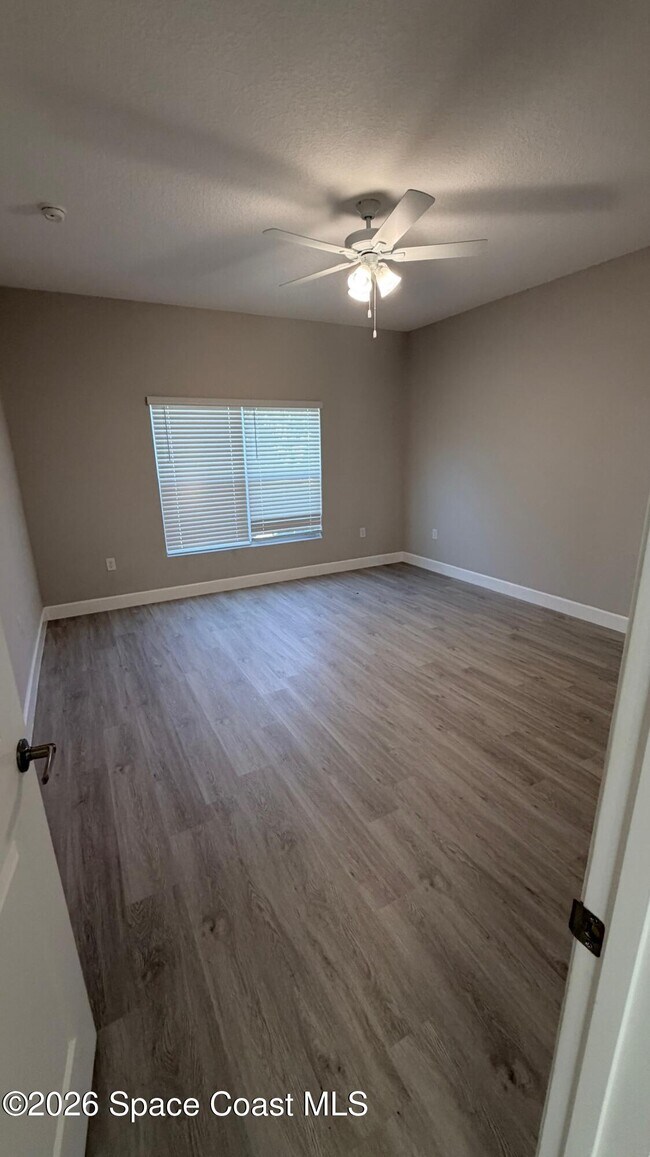 Photo - 1318 Saxony Rd SW