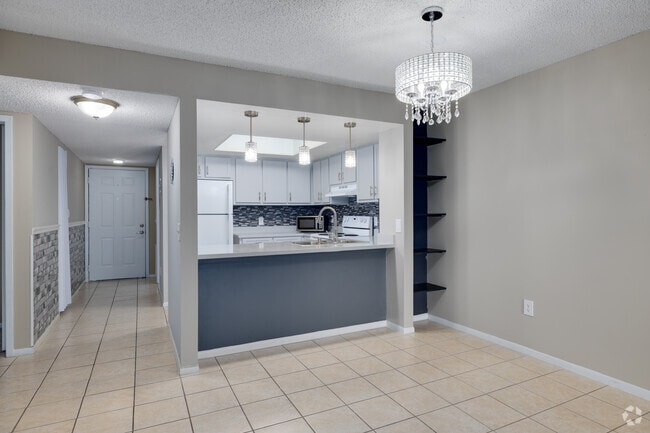 2BR, 2BA - 1,150SF - Dining