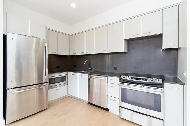 31-57-57 31st St Unit 208