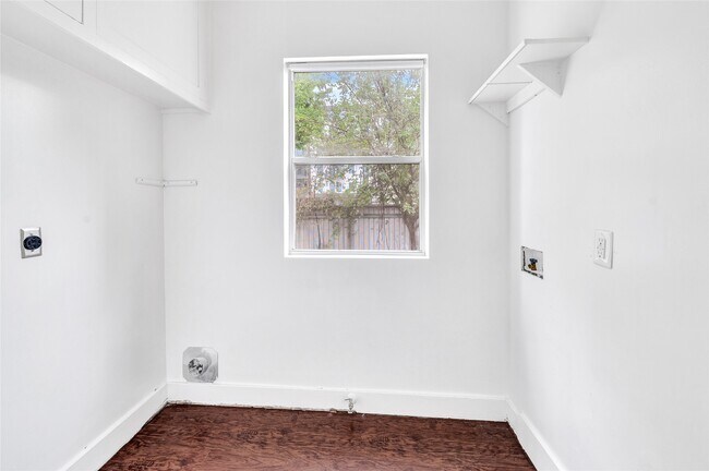 Building Photo - 2506 Keene St Unit 2