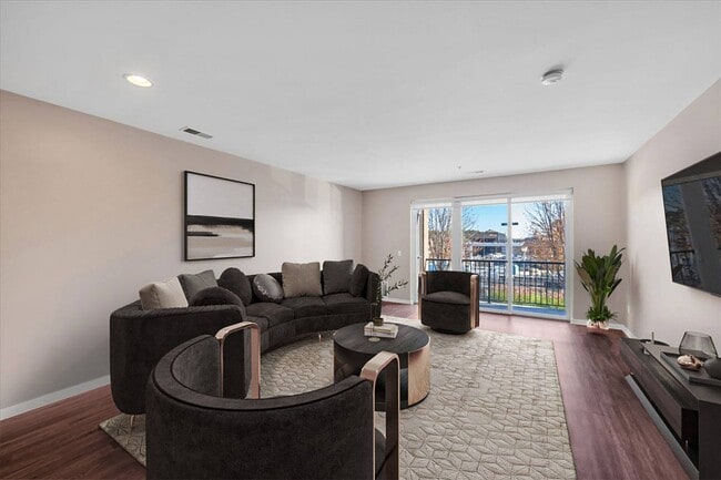 Building Photo - Waters Edge Apartments of Harbortown