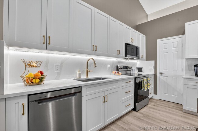 Photo - 5801 Coach House Cir Unit E