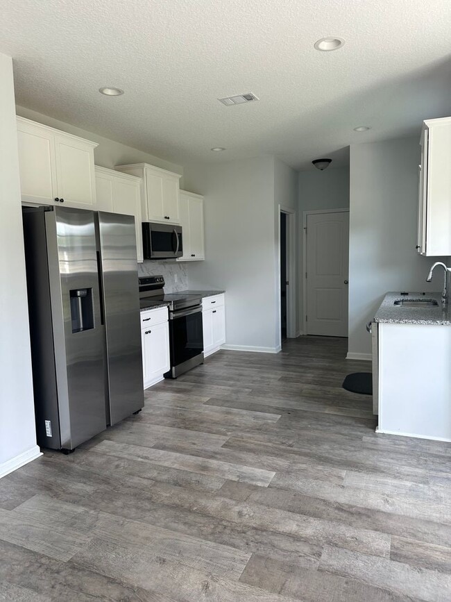 Photo - FOR RENT