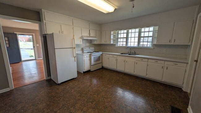Photo - Cute 2BR House with Large Kitchen, Lots of Natural Light