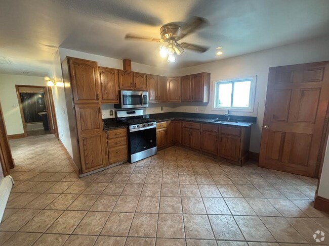 Building Photo - 67 Gore St Unit 2F Rental