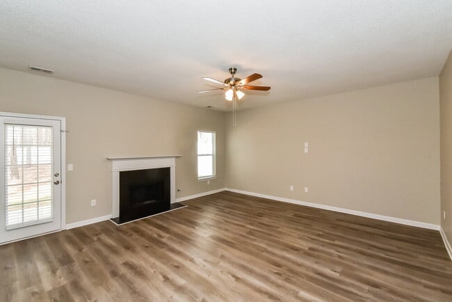 Photo - 146 Edison Dr
