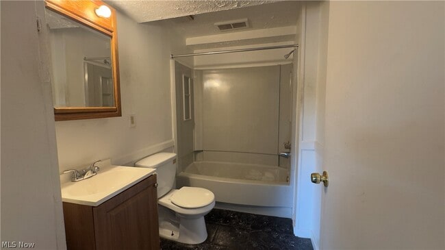 Photo - 1320 W Montrose St Unit 3