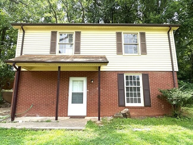 Building Photo - T.R. Lawing Realty Property