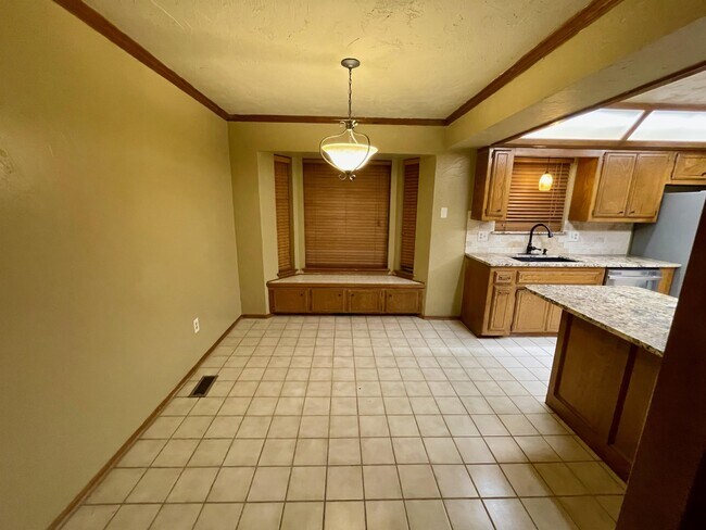 Photo - 11 N Lockeport Dr