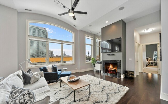 Photo - 711 W Grand Ave Unit 503