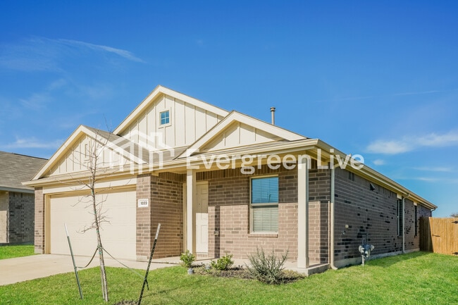 Photo - 1033 Crestview Dr