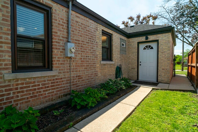 Photo - 2537 Willow St