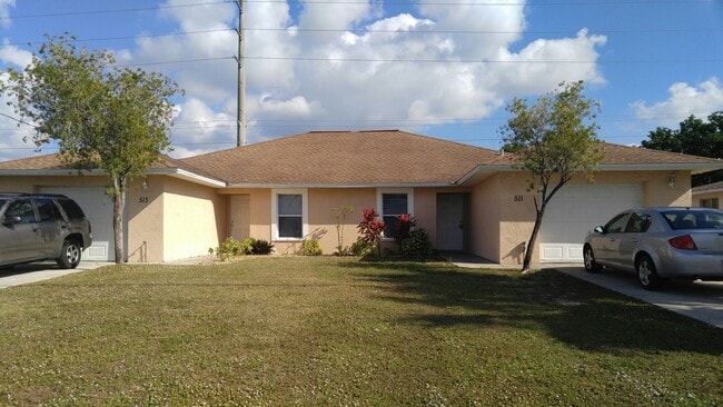 Spacious 2/2 with garage in family neighbo... - Spacious 2/2 with garage in family neighbo... Casa