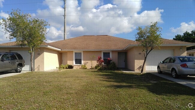 Building Photo - Spacious 2/2 with garage in family neighbo... Rental