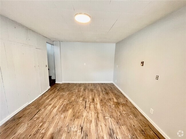 Building Photo - 113 W Main St Rental