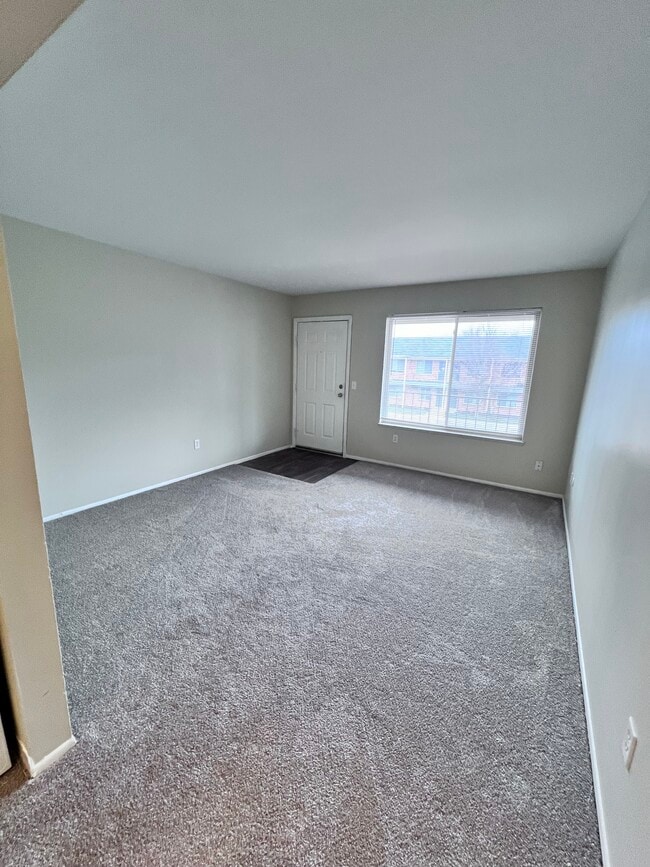 Photo - Davis Creek Apartments