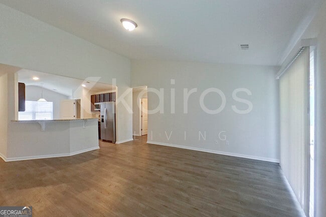 Photo - 113 Ebenezer Blf Wy