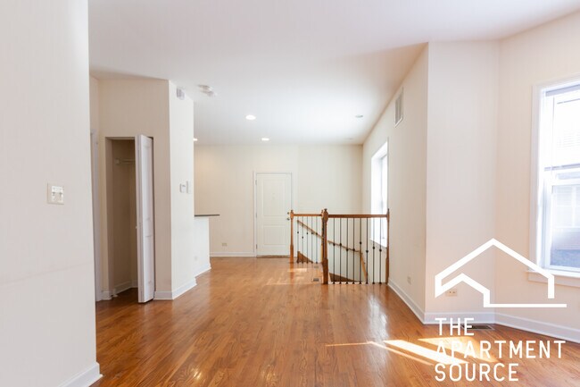 Photo - 853 W Cornelia Ave Unit 1N