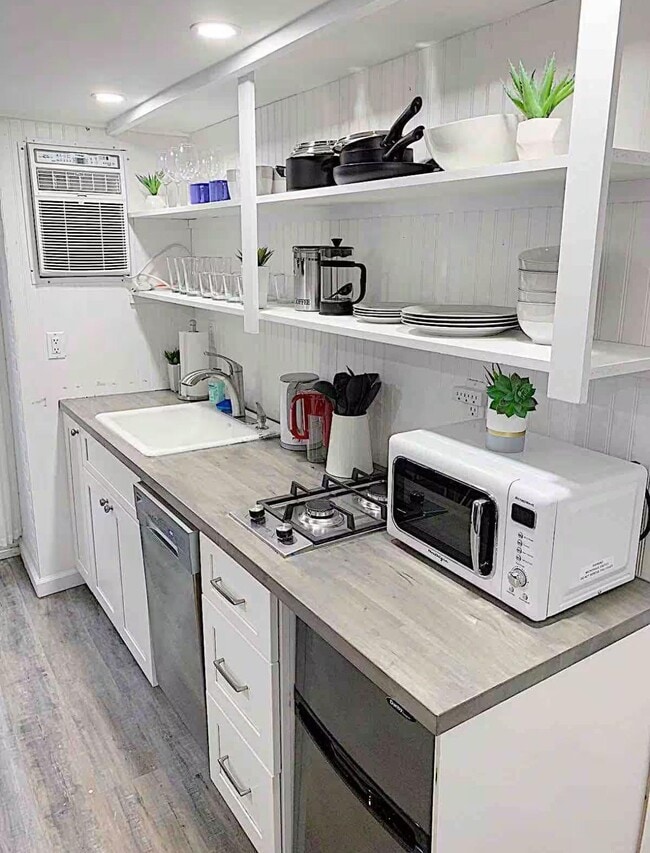 Photo - 603 Knickerbocker Ave