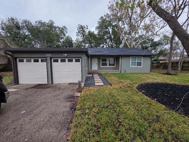 Photo - 704 S Kansas Ave