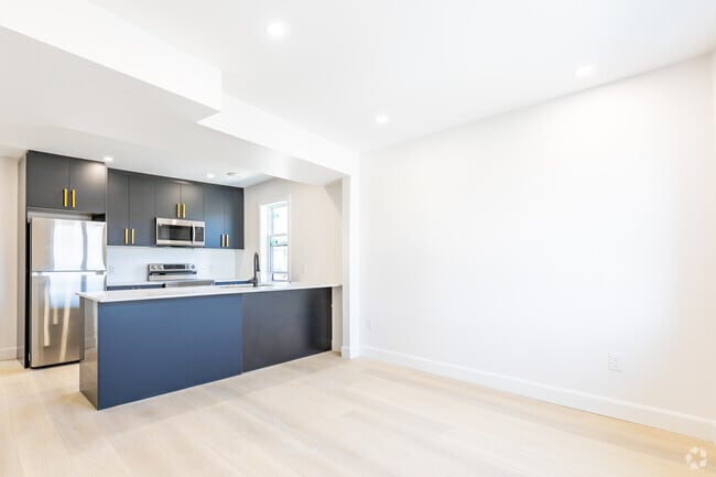 2BR, 1BA - 645SF - Kitchen