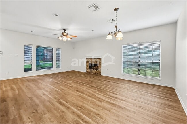 Photo - 10917 Spruce Dr N