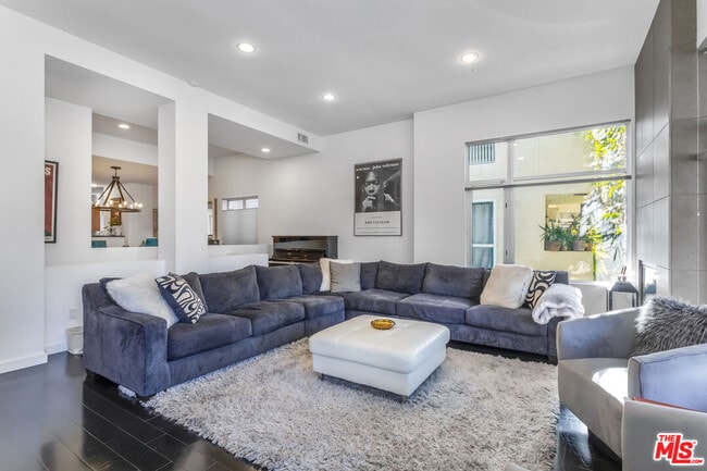 Photo - 900 N W Knoll Dr Unidad 3