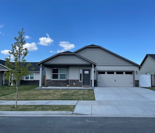 Beautiful 3 Bedroom Home in Moses Lake - Beautiful 3 Bedroom Home in Moses Lake