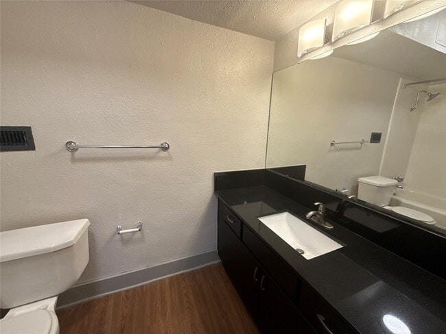 Photo - 5400 Memorial Dr Unit 411