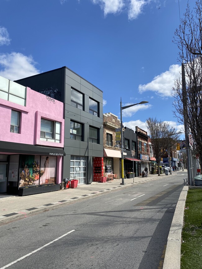 Photo - 782 St Clair Av W Unit 1